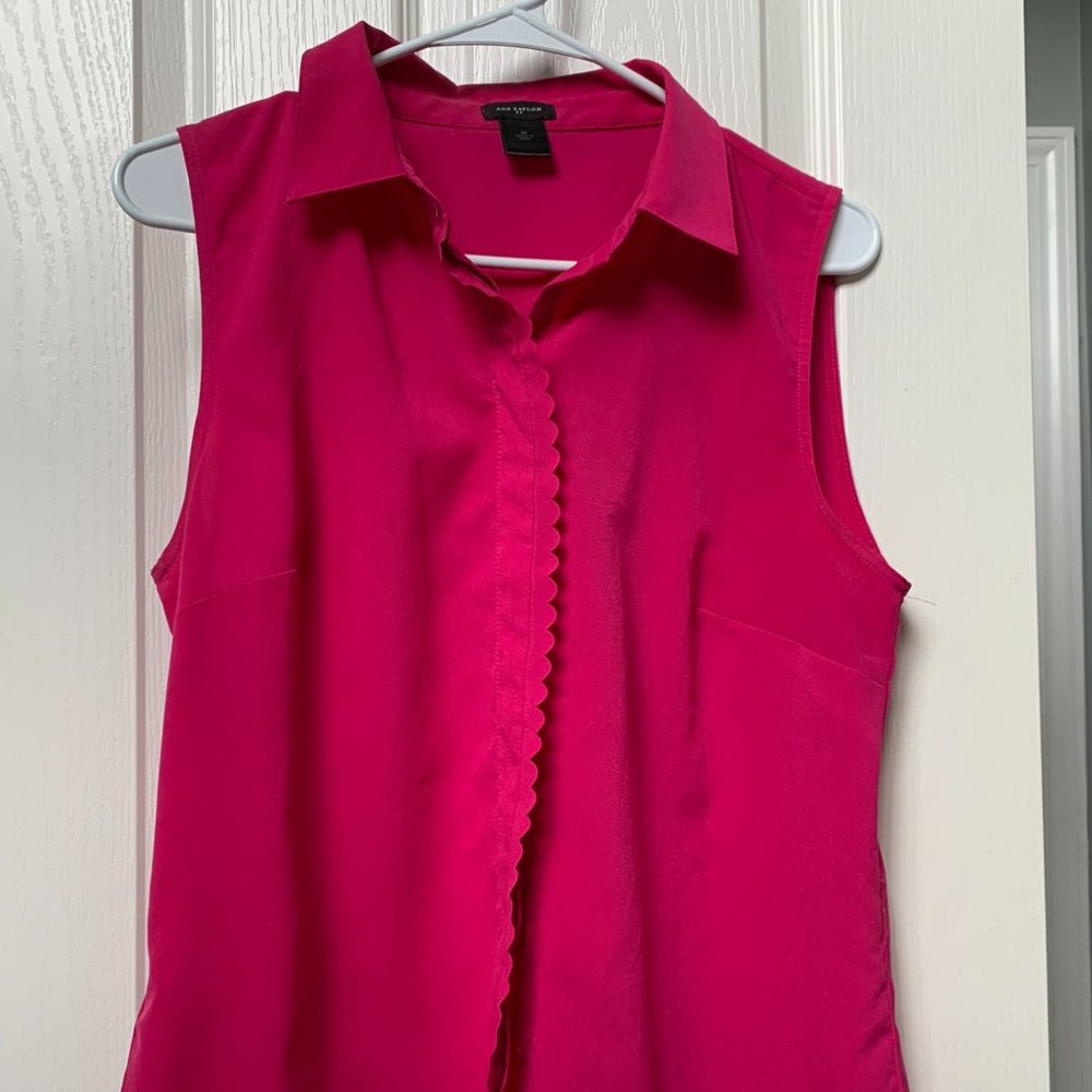 Magenta Ann Taylor Sleeveless Top Size Medium